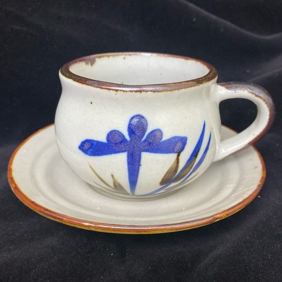 Vintage EUC Set of 6, Rustic Farmhouse Ceramic Gray/Blue Floral Cups and Saucers - Picture 9 of 17